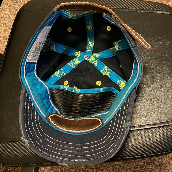 ❤️ True Religion Distressed Rhinestone hat - Picture 2 of 3